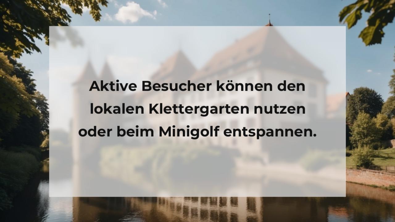 Aktive Besucher können den lokalen Klettergarten nutzen oder beim Minigolf entspannen.