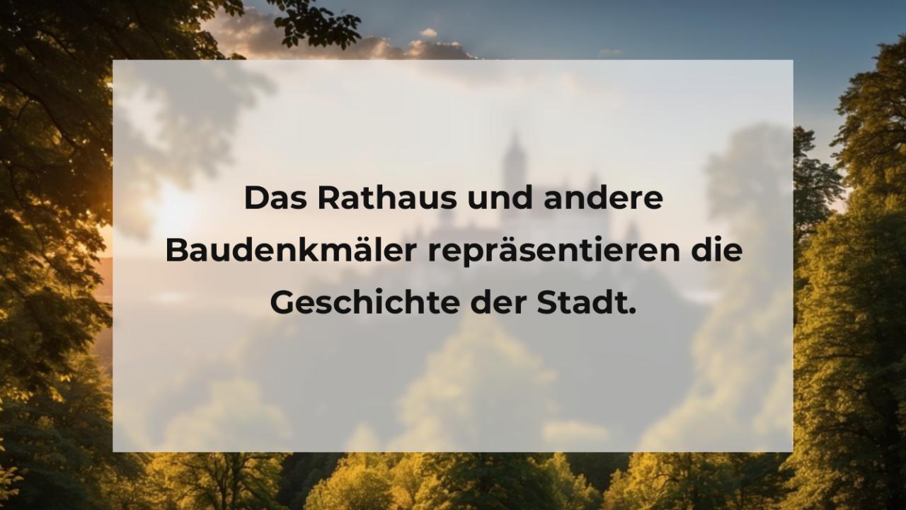 Das Rathaus und andere Baudenkmäler repräsentieren die Geschichte der Stadt.