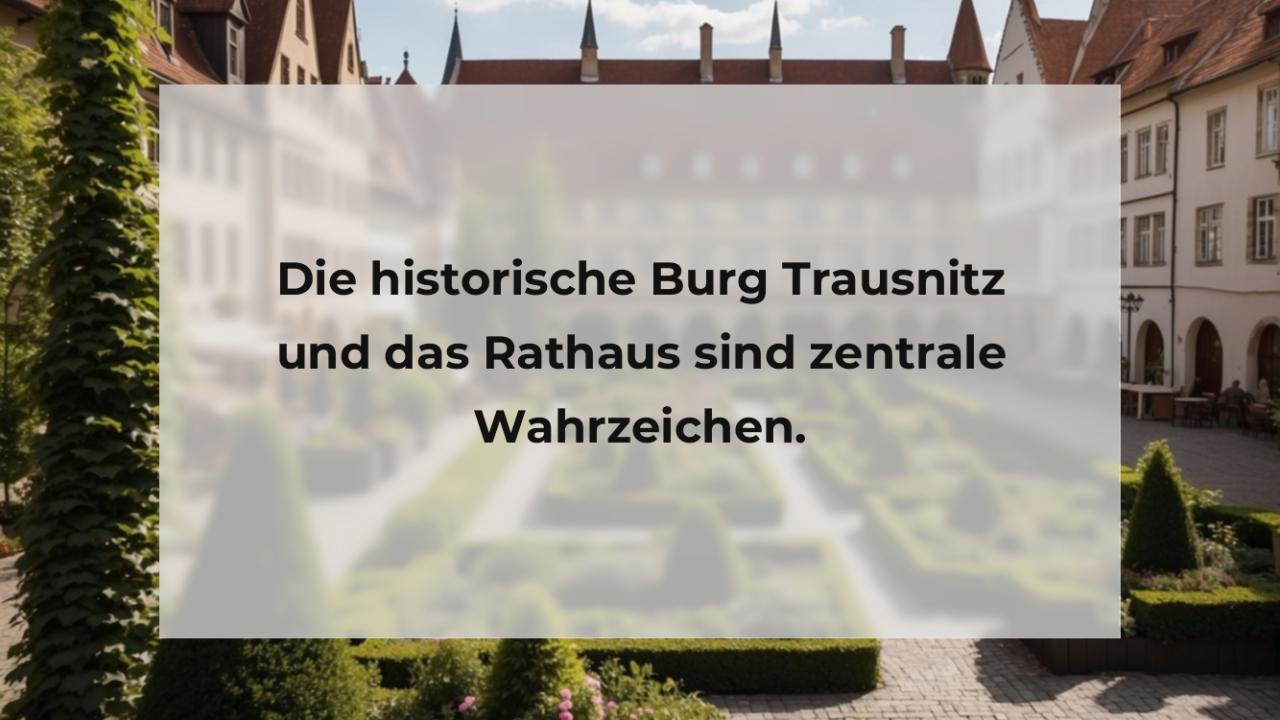 Die historische Burg Trausnitz und das Rathaus sind zentrale Wahrzeichen.