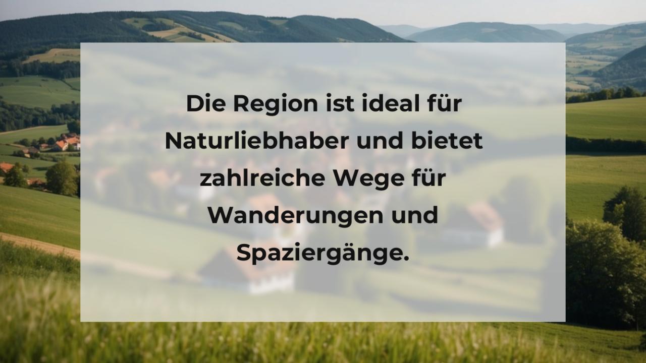 Die Region ist ideal für Naturliebhaber und bietet zahlreiche Wege für Wanderungen und Spaziergänge.