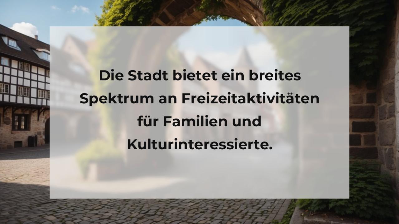 Die Stadt bietet ein breites Spektrum an Freizeitaktivitäten für Familien und Kulturinteressierte.