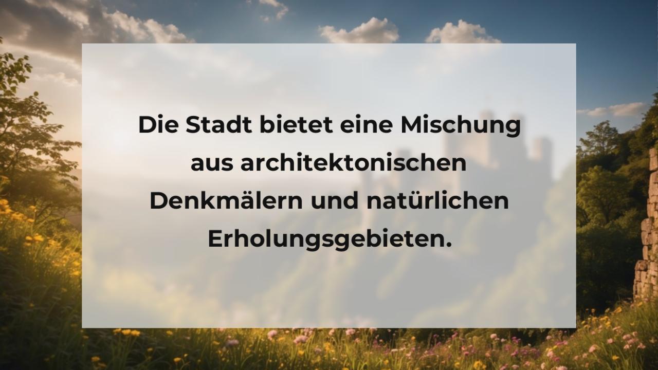 Die Stadt bietet eine Mischung aus architektonischen Denkmälern und natürlichen Erholungsgebieten.