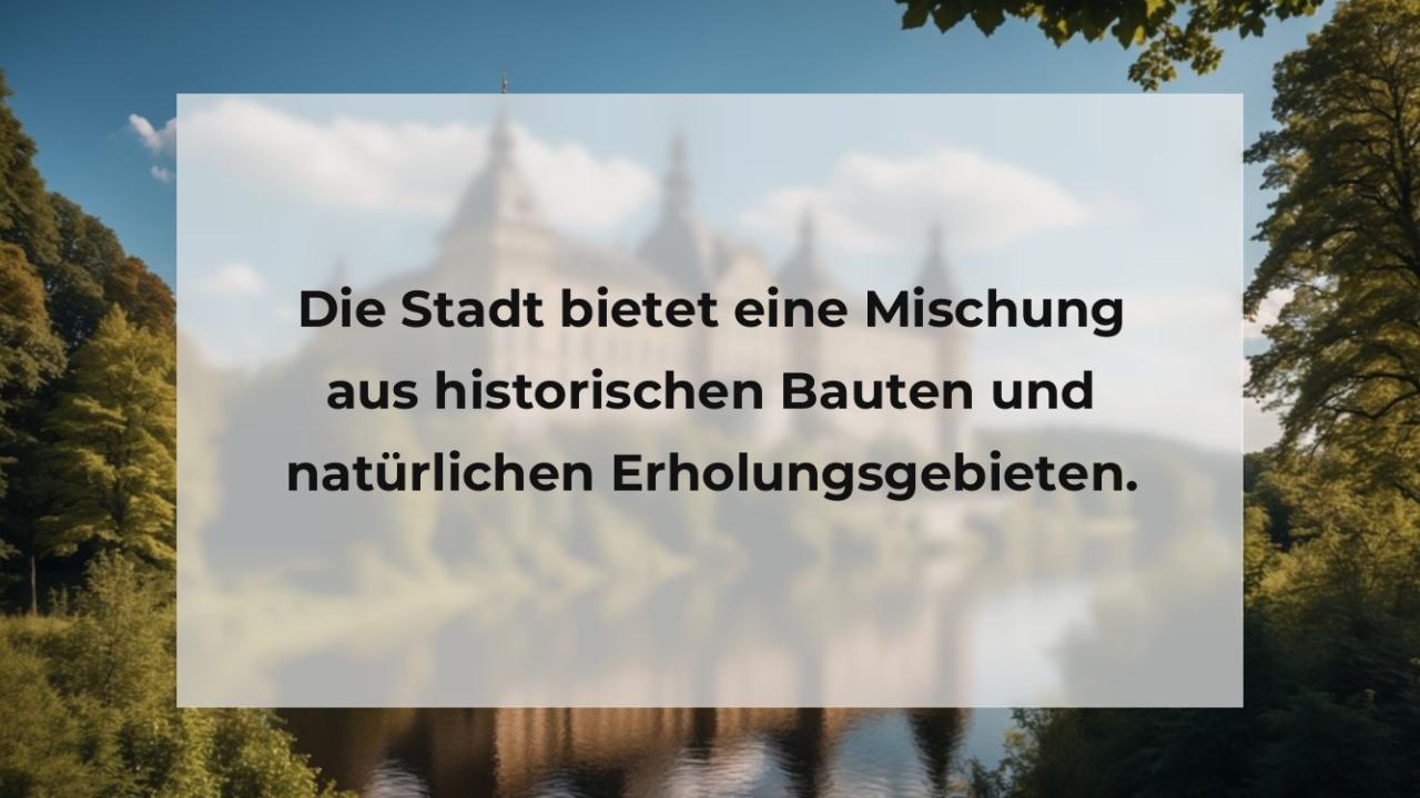 Die Stadt bietet eine Mischung aus historischen Bauten und natürlichen Erholungsgebieten.