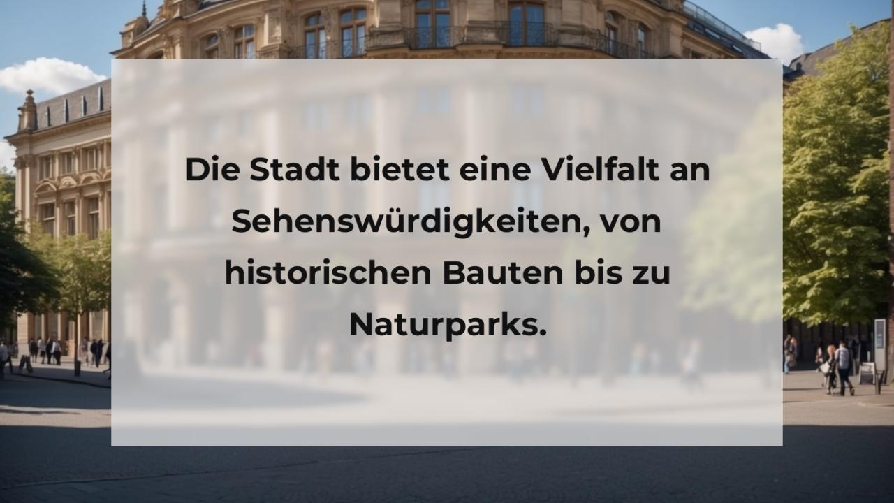 Die Stadt bietet eine Vielfalt an Sehenswürdigkeiten, von historischen Bauten bis zu Naturparks.