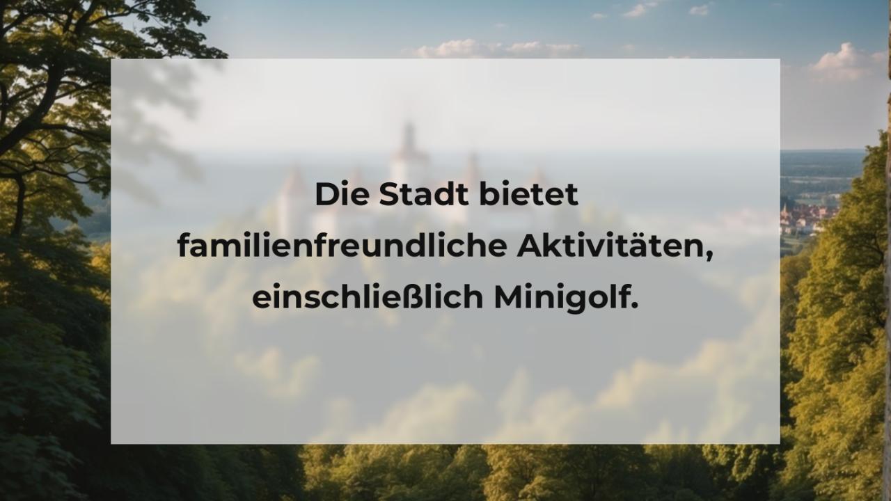 Die Stadt bietet familienfreundliche Aktivitäten, einschließlich Minigolf.