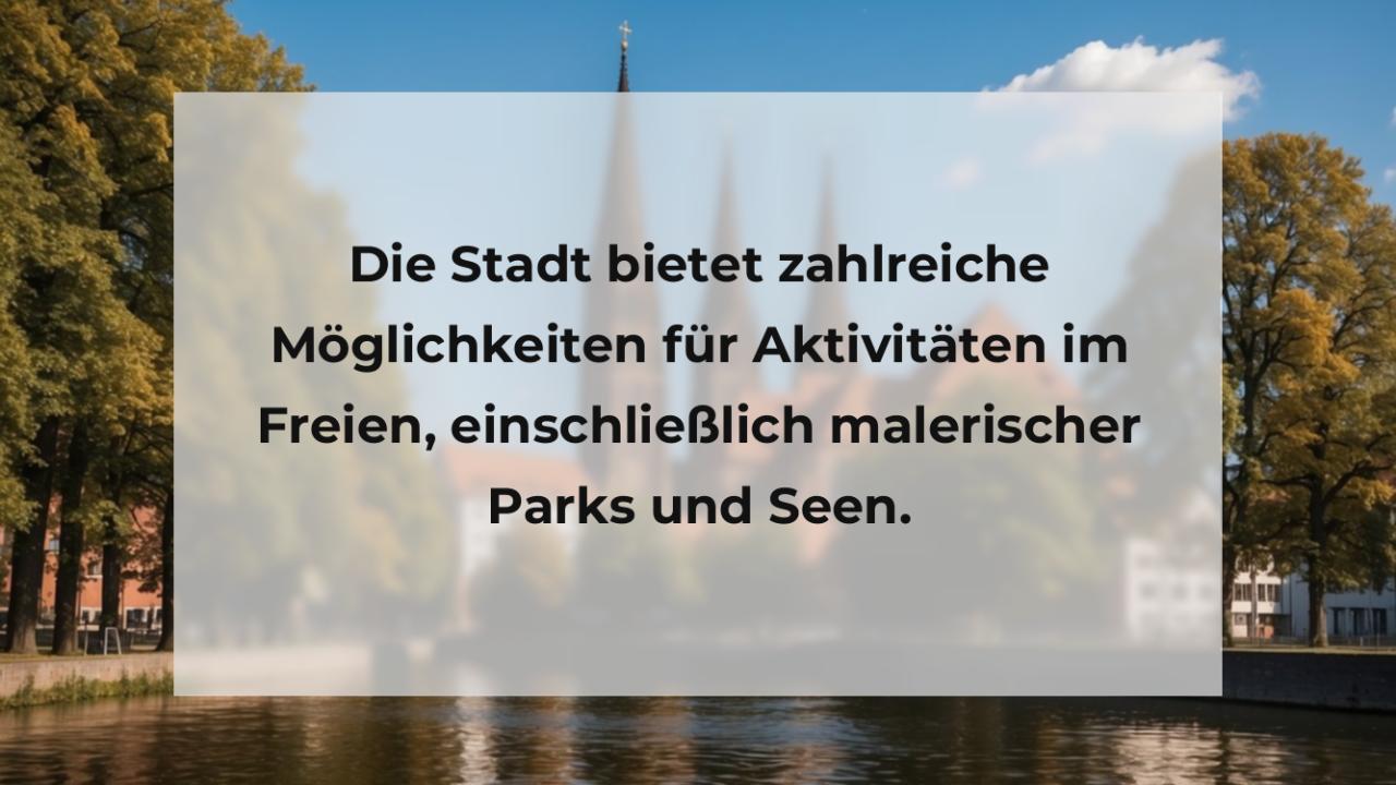 Die Stadt bietet zahlreiche Möglichkeiten für Aktivitäten im Freien, einschließlich malerischer Parks und Seen.