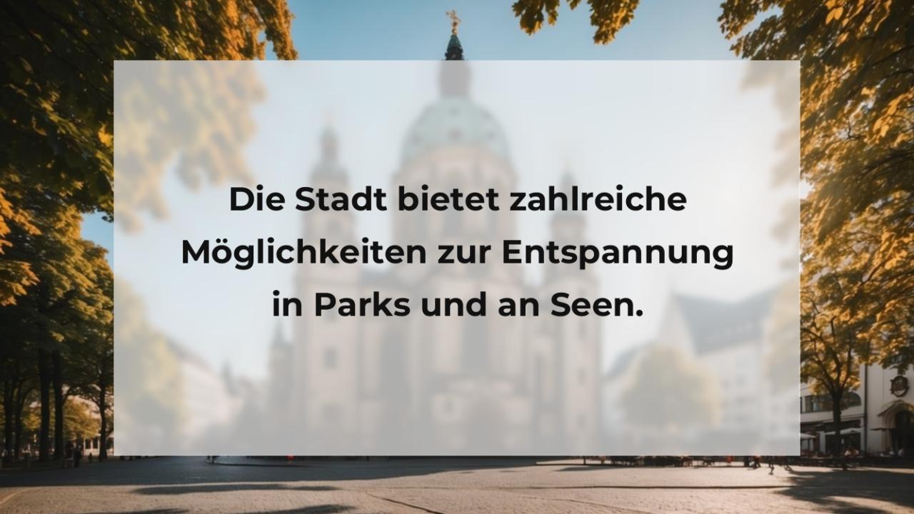 Die Stadt bietet zahlreiche Möglichkeiten zur Entspannung in Parks und an Seen.