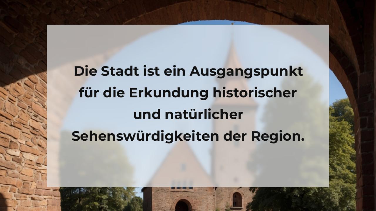 Die Stadt ist ein Ausgangspunkt für die Erkundung historischer und natürlicher Sehenswürdigkeiten der Region.