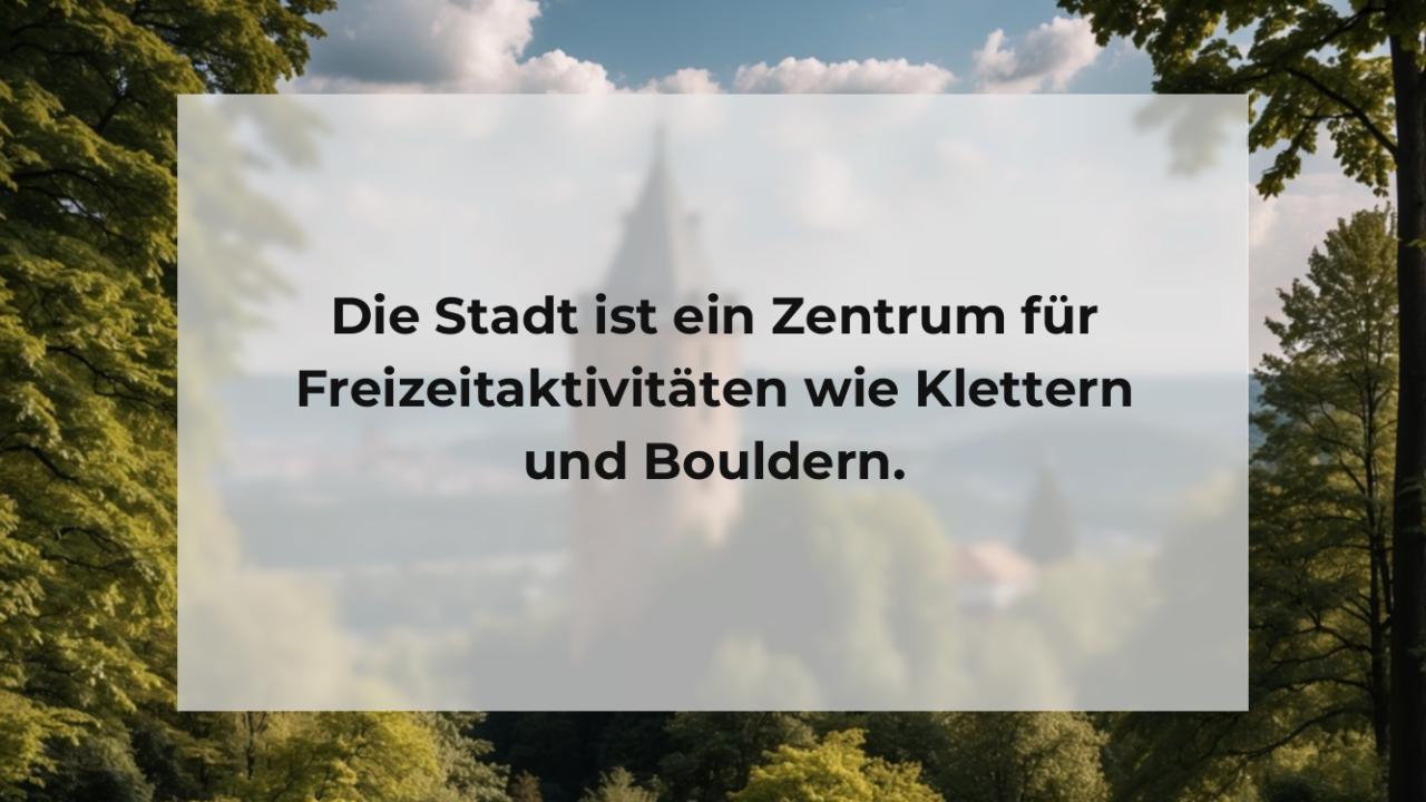 Die Stadt ist ein Zentrum für Freizeitaktivitäten wie Klettern und Bouldern.