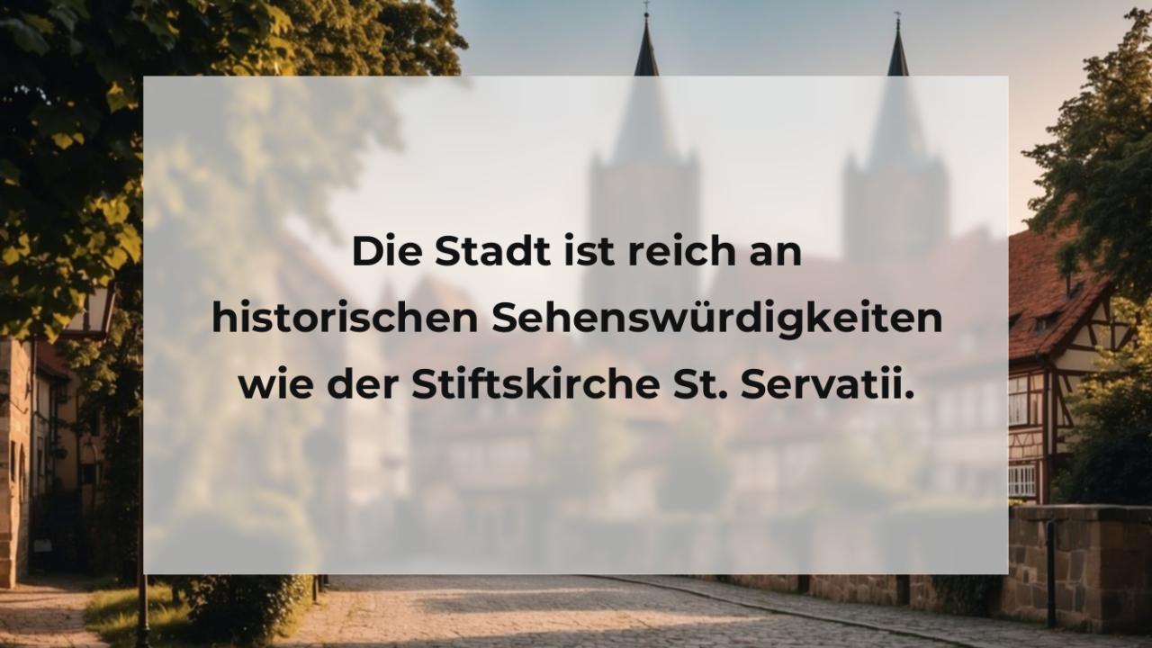 Die Stadt ist reich an historischen Sehenswürdigkeiten wie der Stiftskirche St. Servatii.