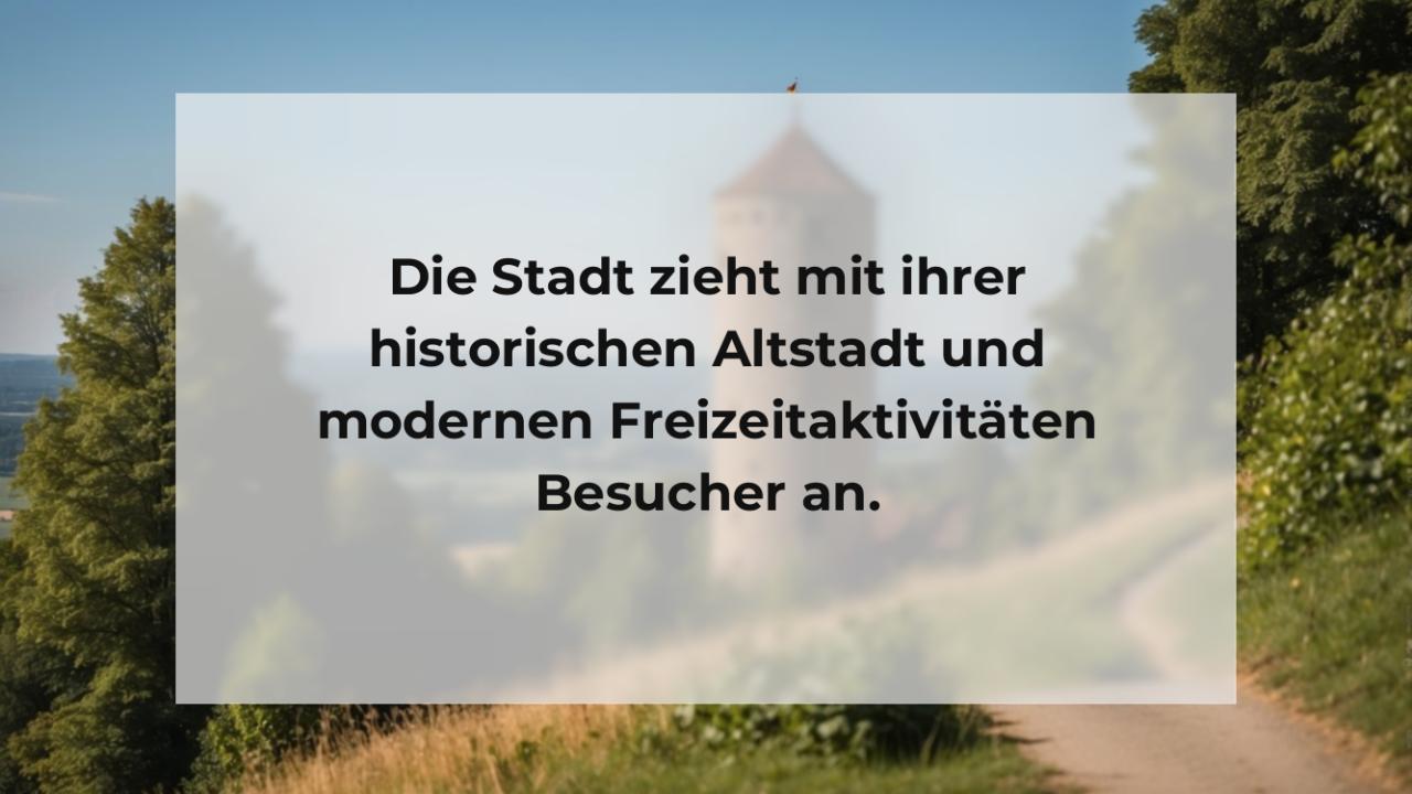 Die Stadt zieht mit ihrer historischen Altstadt und modernen Freizeitaktivitäten Besucher an.