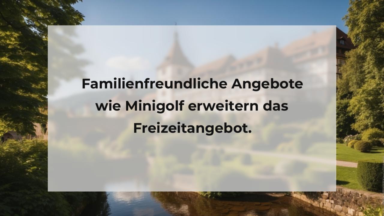 Familienfreundliche Angebote wie Minigolf erweitern das Freizeitangebot.