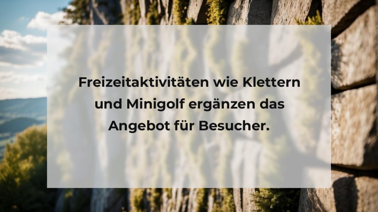 Freizeitaktivitäten wie Klettern und Minigolf ergänzen das Angebot für Besucher.