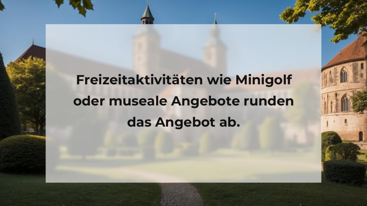 Freizeitaktivitäten wie Minigolf oder museale Angebote runden das Angebot ab.