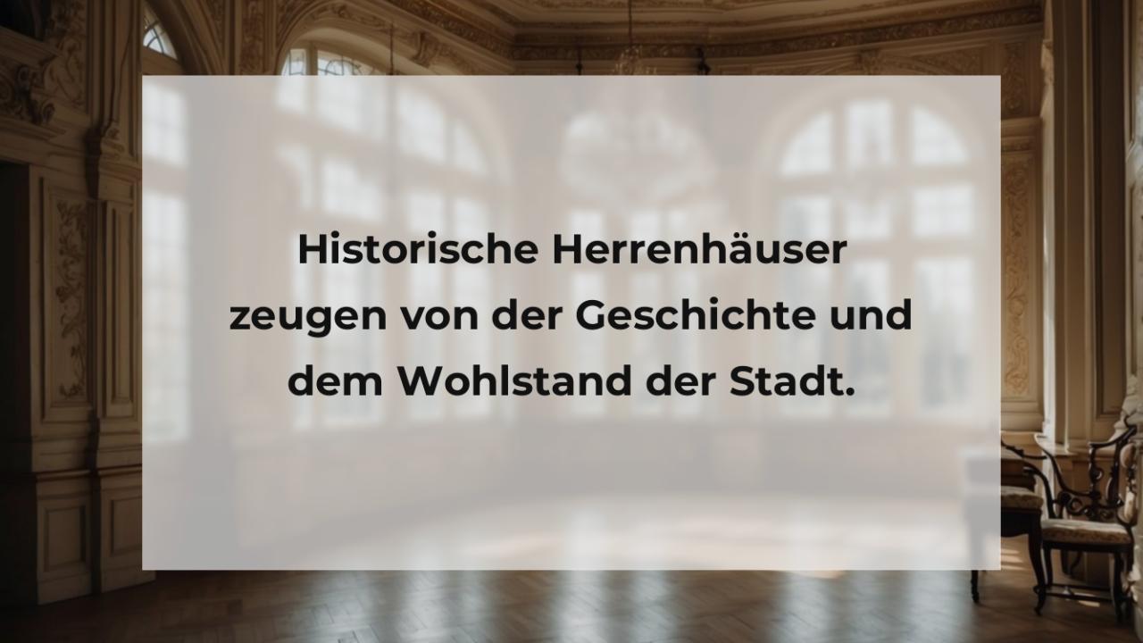 Historische Herrenhäuser zeugen von der Geschichte und dem Wohlstand der Stadt.