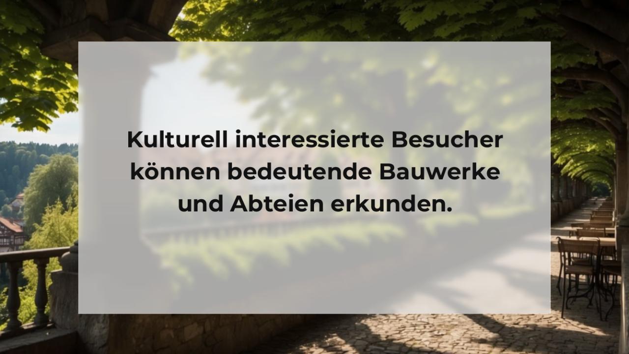 Kulturell interessierte Besucher können bedeutende Bauwerke und Abteien erkunden.