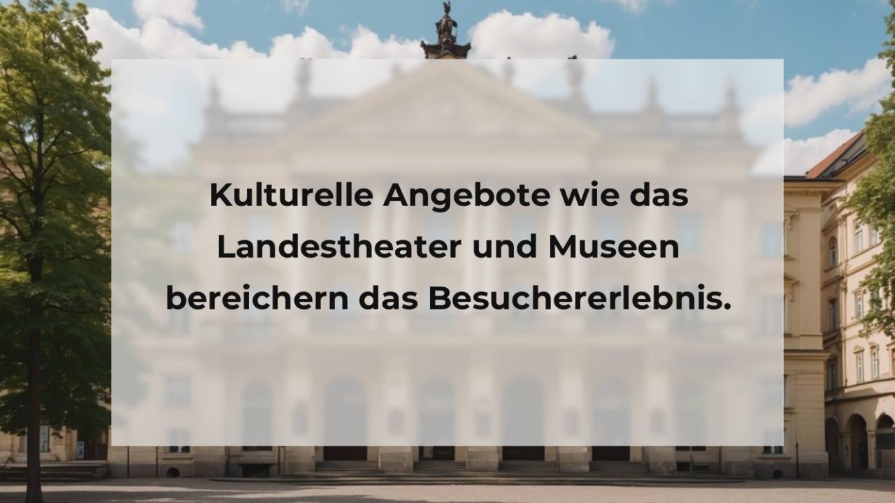 Kulturelle Angebote wie das Landestheater und Museen bereichern das Besuchererlebnis.