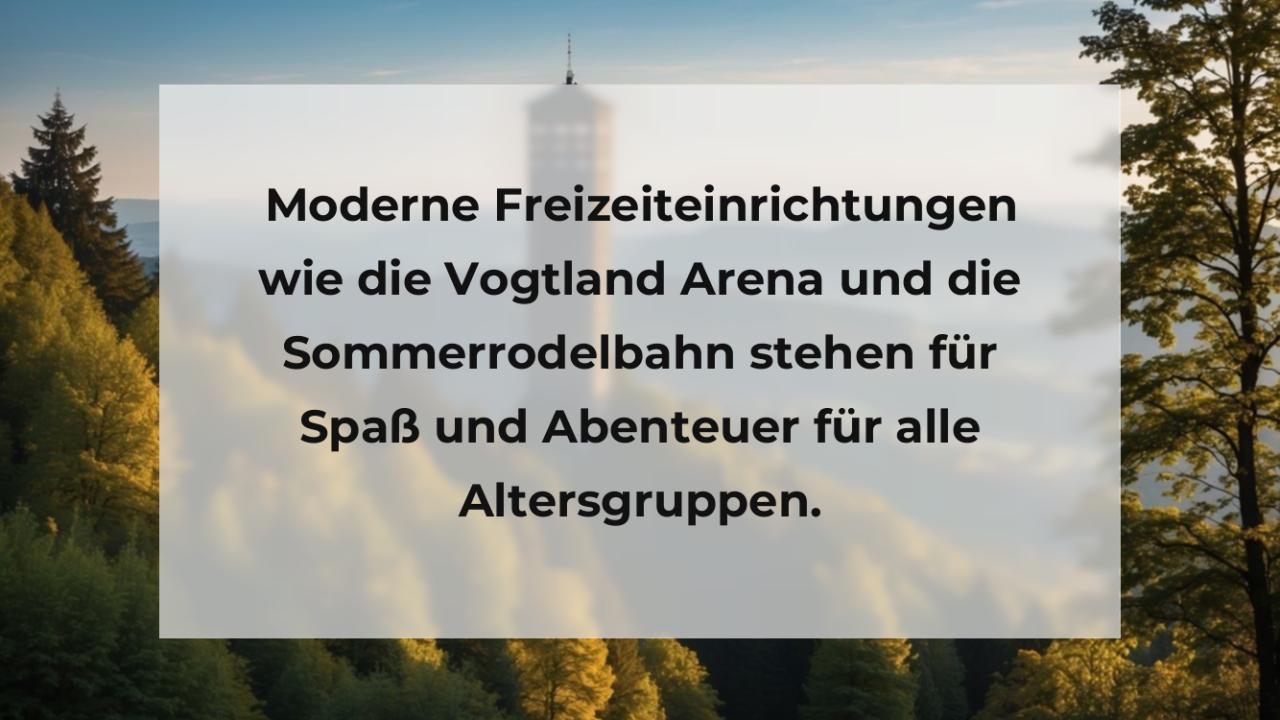 Moderne Freizeiteinrichtungen wie die Vogtland Arena und die Sommerrodelbahn stehen für Spaß und Abenteuer für alle Altersgruppen.