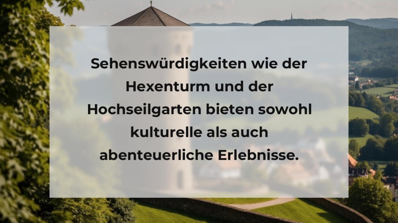 Sehenswürdigkeiten wie der Hexenturm und der Hochseilgarten bieten sowohl kulturelle als auch abenteuerliche Erlebnisse.